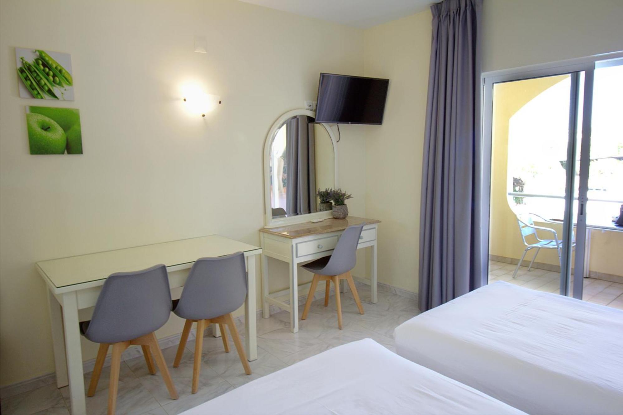 Wot Algarve Hotel Almancil Bagian luar foto